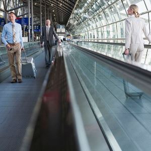 Luchthaven wandelen roltrap